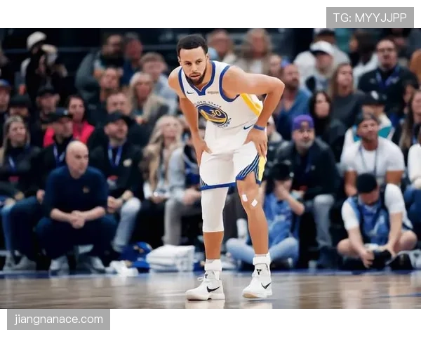 汤普森无球牵制胜于单打为库里拉开空间